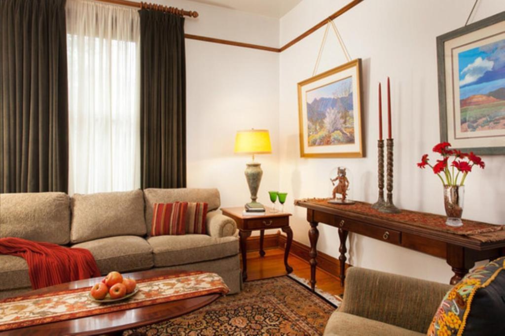 Four Kachinas B&B Inn Санта-Фе Экстерьер фото