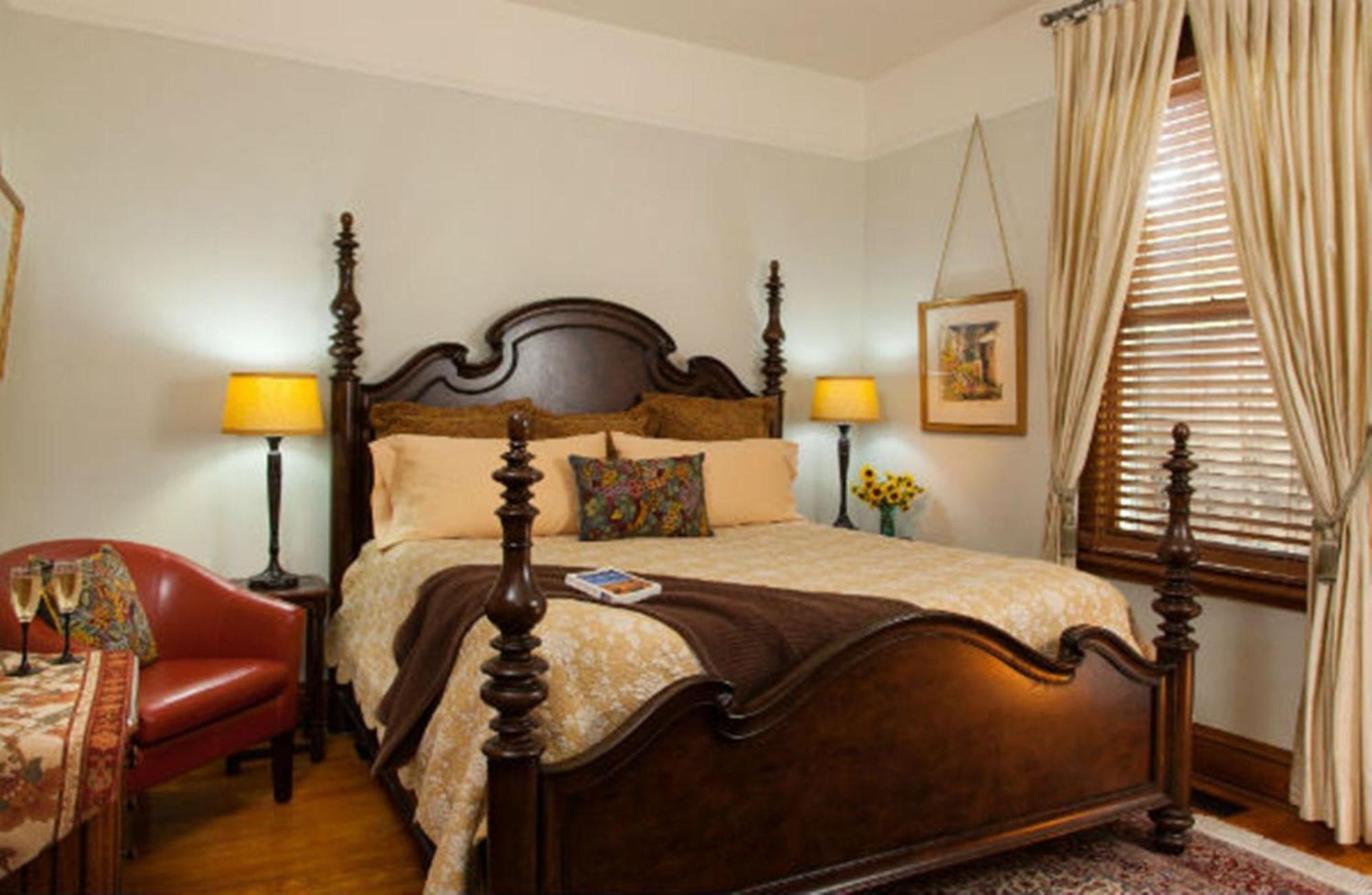 Four Kachinas B&B Inn Санта-Фе Экстерьер фото