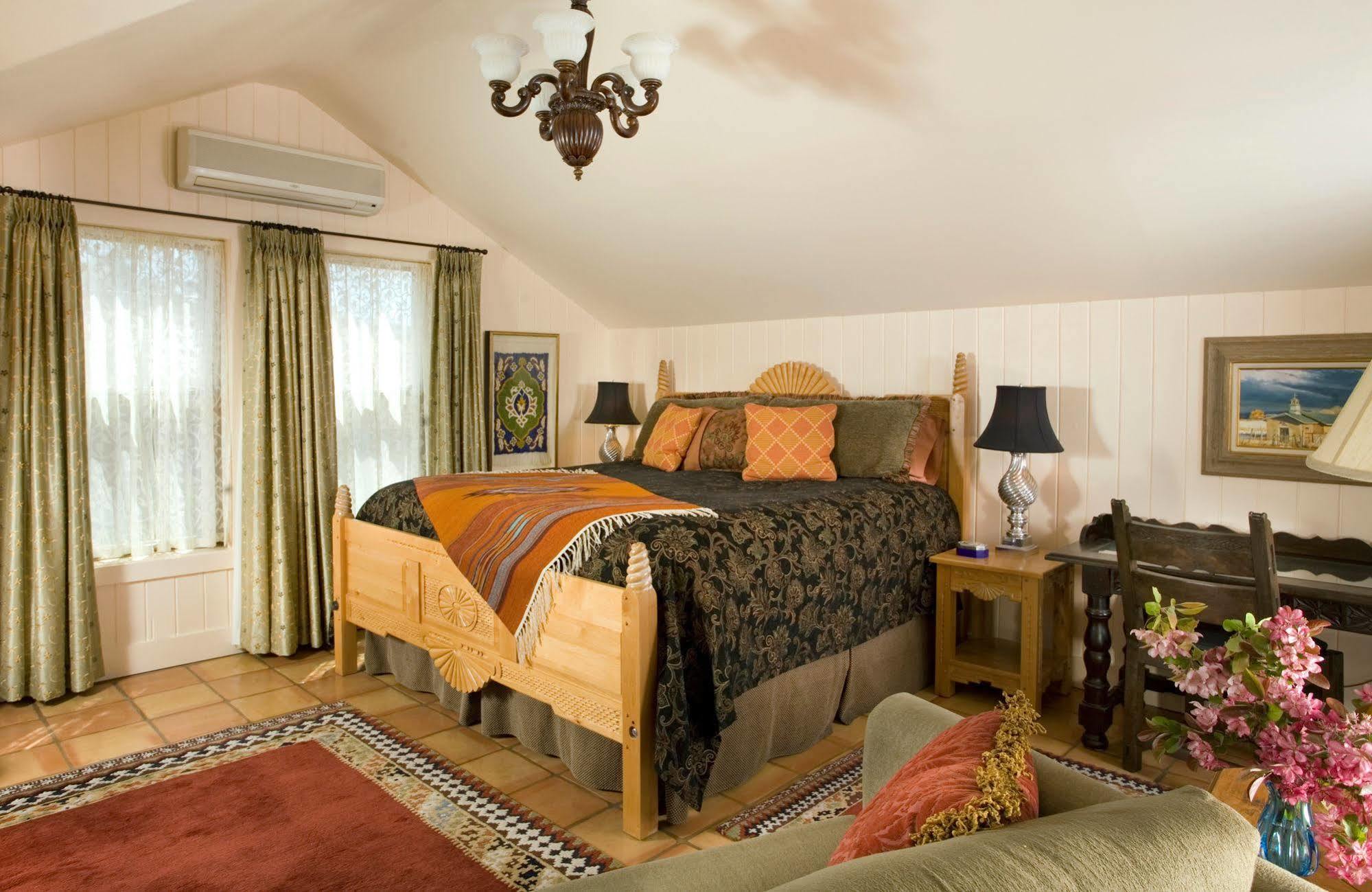 Four Kachinas B&B Inn Санта-Фе Экстерьер фото