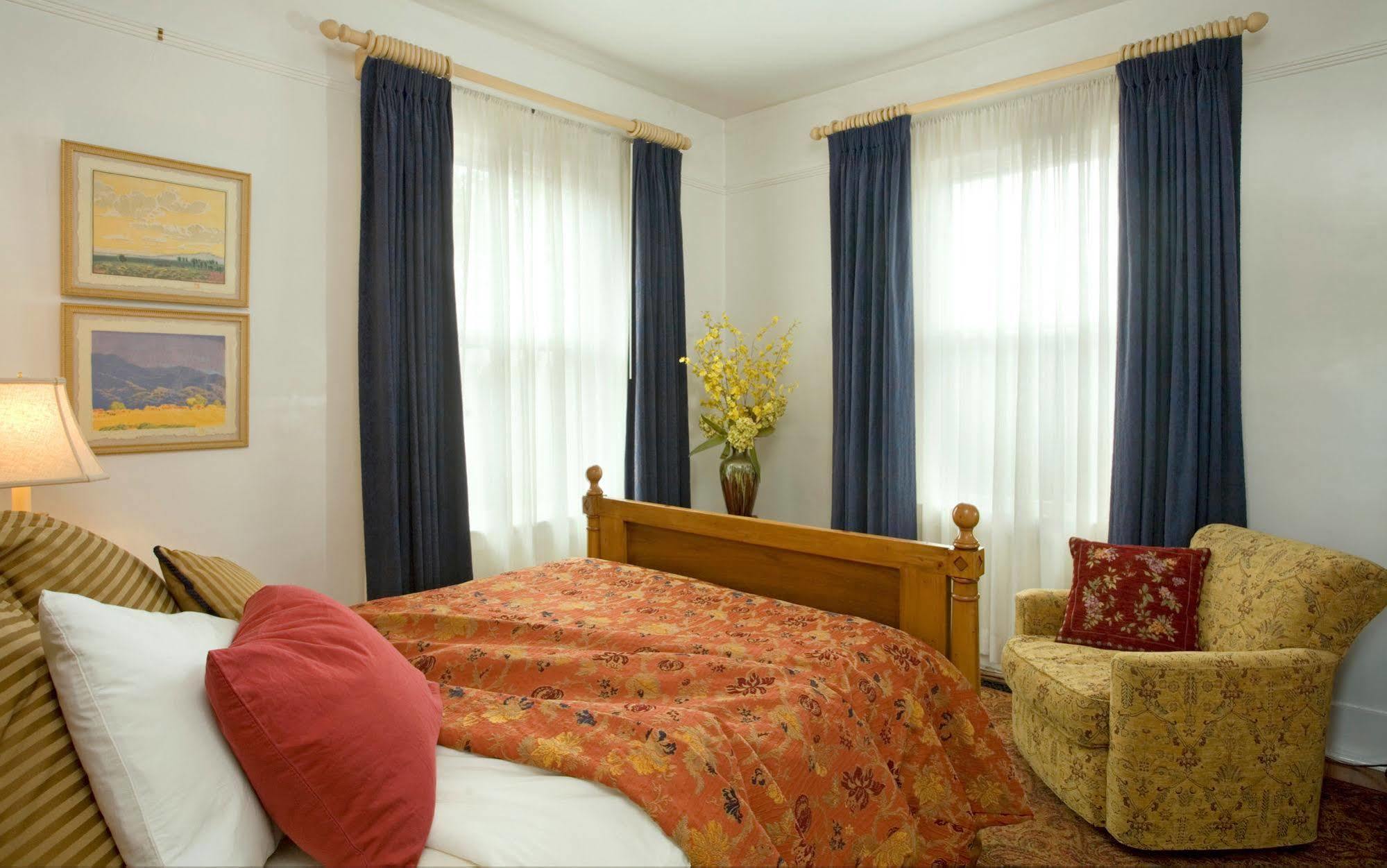 Four Kachinas B&B Inn Санта-Фе Экстерьер фото