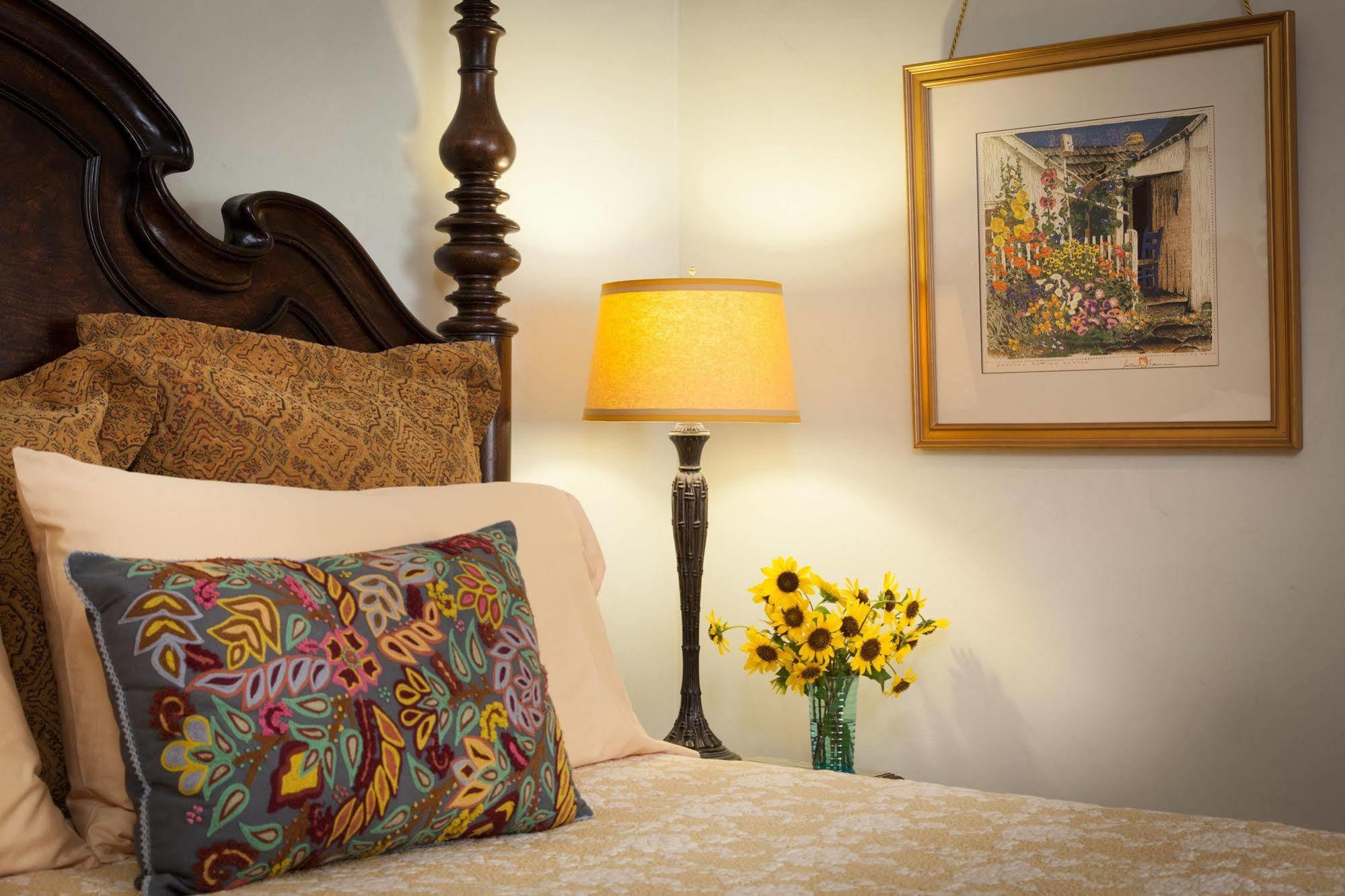 Four Kachinas B&B Inn Санта-Фе Экстерьер фото