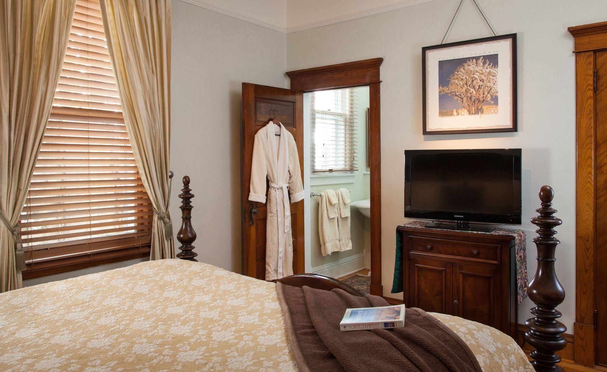 Four Kachinas B&B Inn Санта-Фе Экстерьер фото